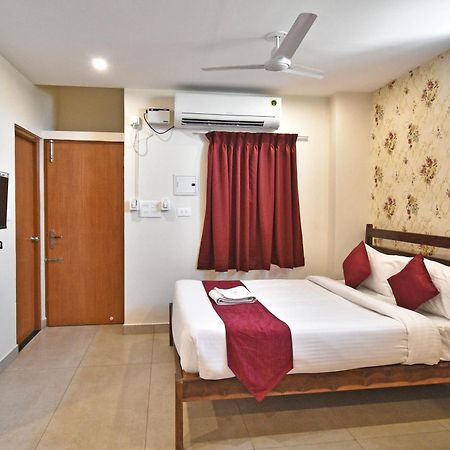 Hotel VI Park - City Centre Пондичерри Экстерьер фото