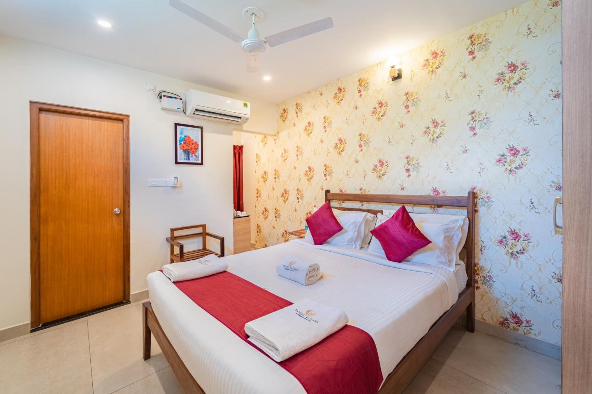 Hotel VI Park - City Centre Пондичерри Экстерьер фото