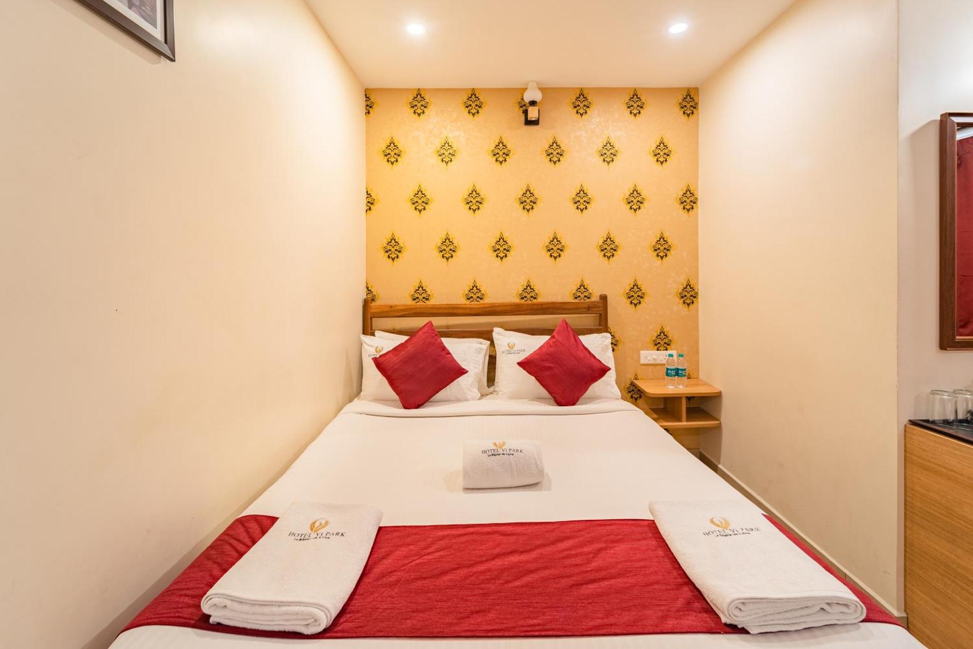 Hotel VI Park - City Centre Пондичерри Экстерьер фото