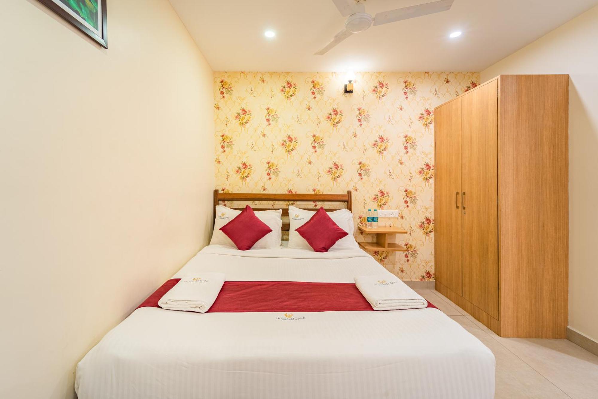 Hotel VI Park - City Centre Пондичерри Экстерьер фото