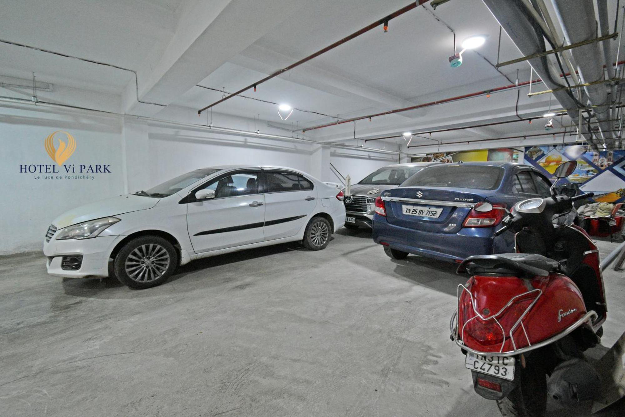 Hotel VI Park - City Centre Пондичерри Экстерьер фото