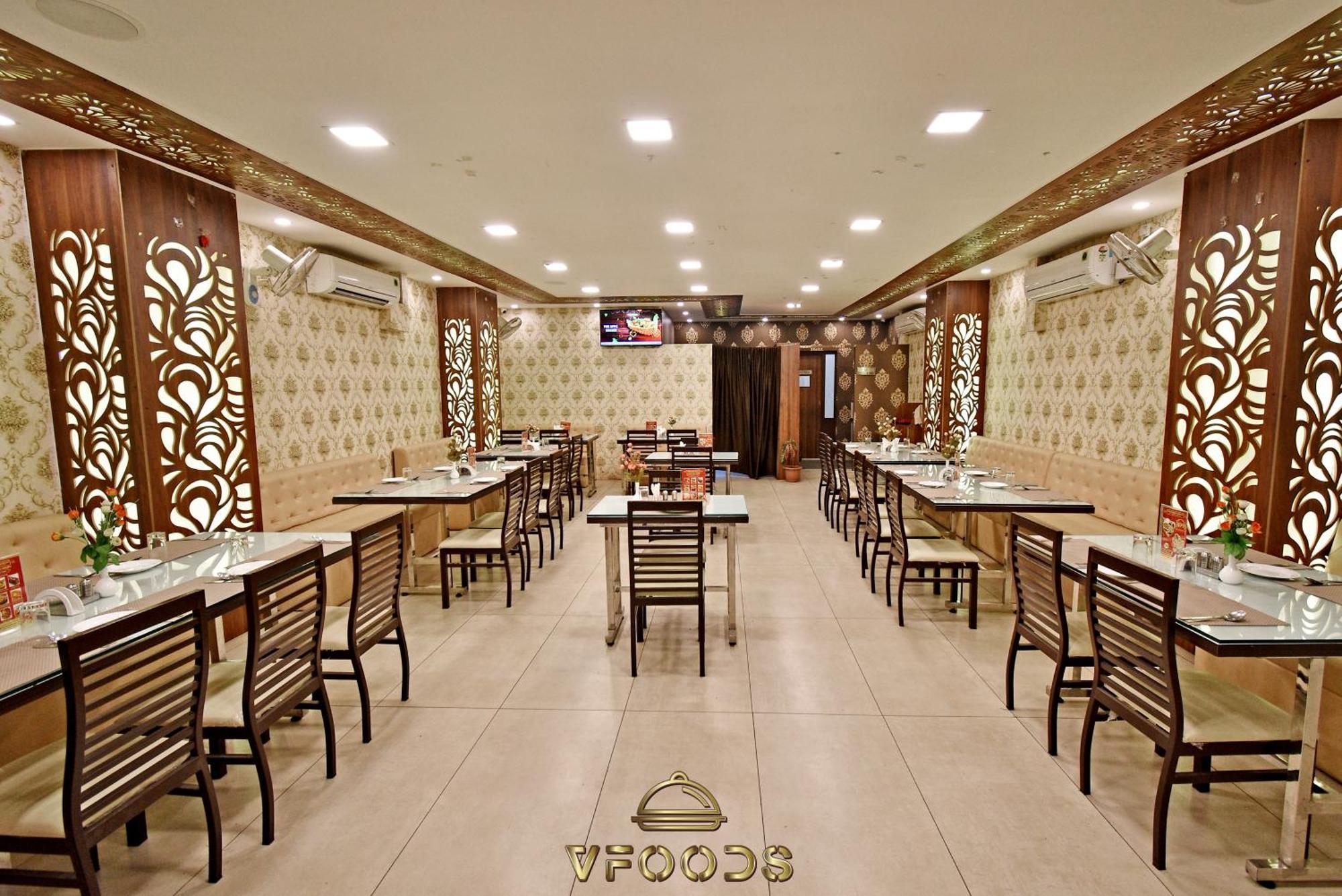 Hotel VI Park - City Centre Пондичерри Экстерьер фото