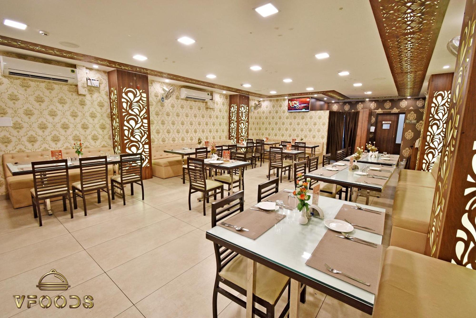 Hotel VI Park - City Centre Пондичерри Экстерьер фото
